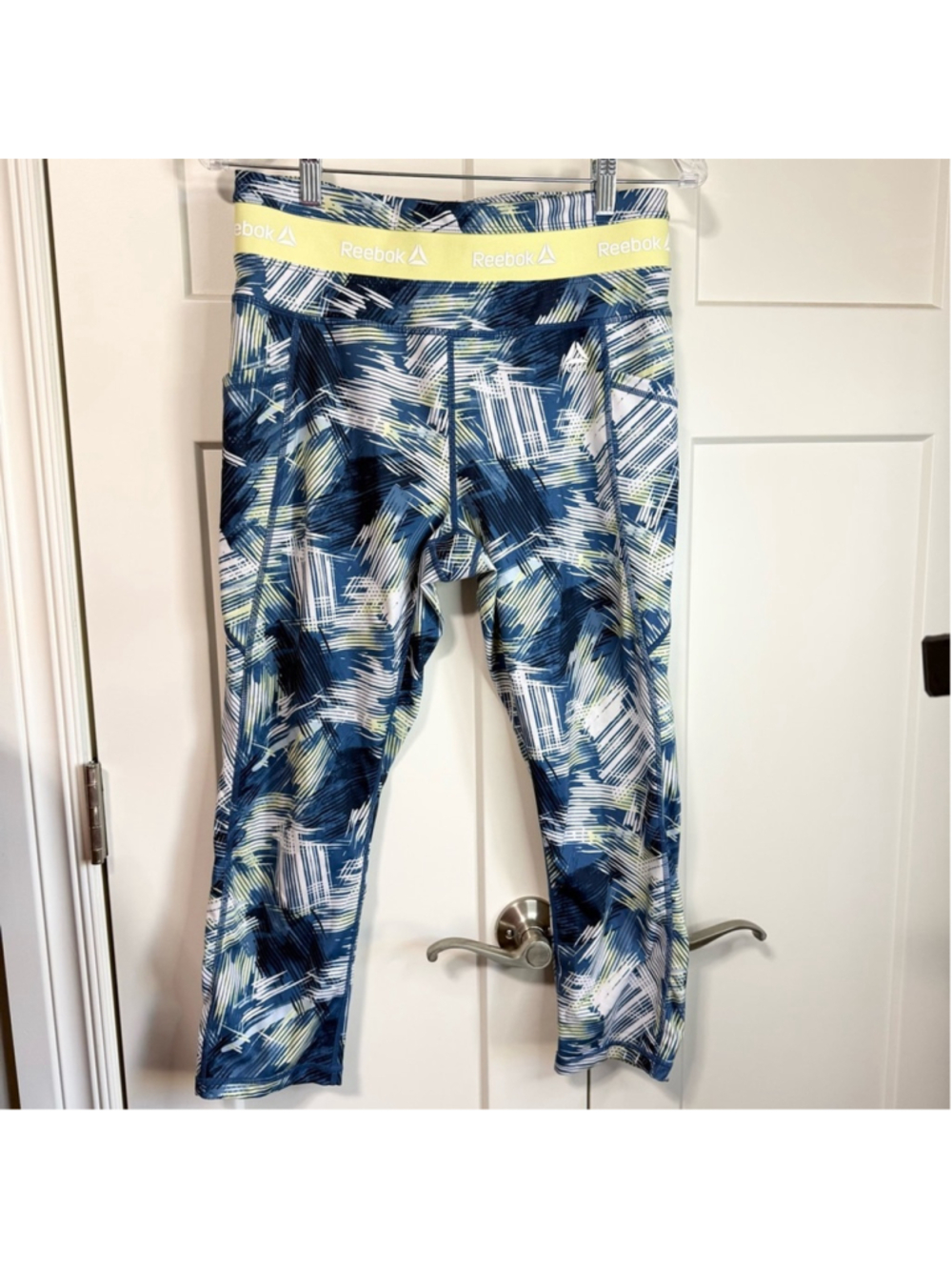 Reebok women’s printed revolve high rise Capri leggings side pockets size large - Picture 3 of 10